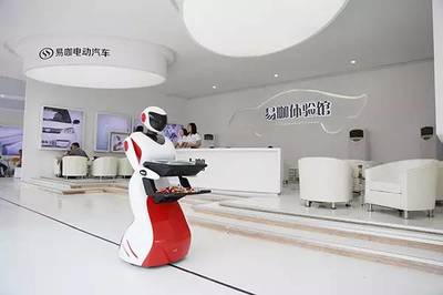 極具智能別具一格 初探易咖電動汽車體驗(yàn)館的智能機(jī)器人銷售新體驗(yàn)